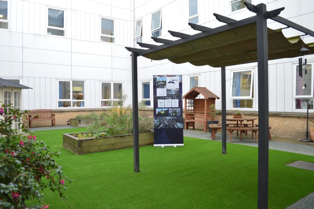 Artic support Darent Valley Charity renovating their Chemotherapy Garden